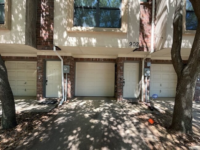 Primary Photo - 902 E Glenn Crossett St