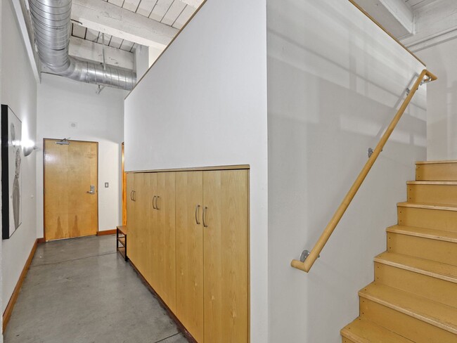 Building Photo - 416 NW 13th Ave