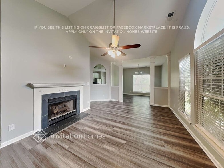 Building Photo - 594 Viking Pl SW