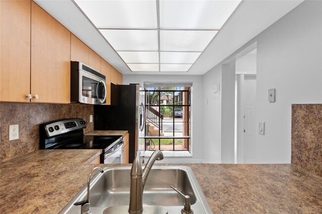 Building Photo - 2355 SW 15th St