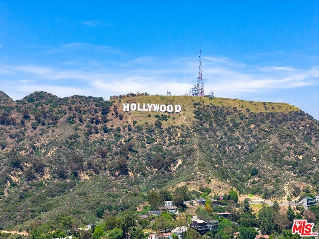 Building Photo - 3865 Buena Park Dr