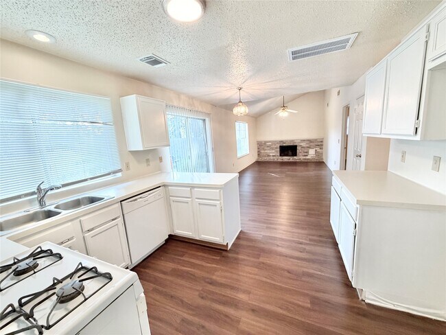 Building Photo - 17210 Colony Creek Dr