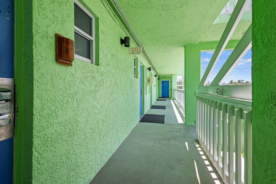 Building Photo - 110 S Ocean Dr