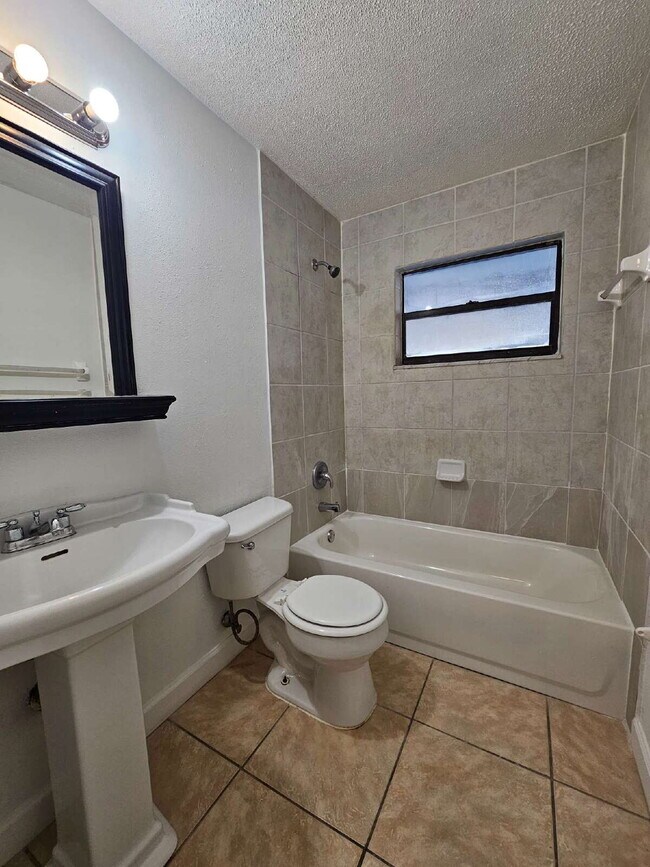 Building Photo - Cocoa Duplex