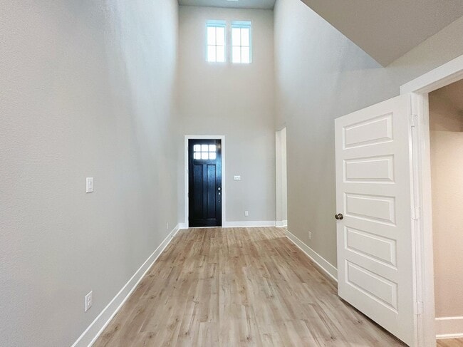 Building Photo - 29623 Burcreek Ln