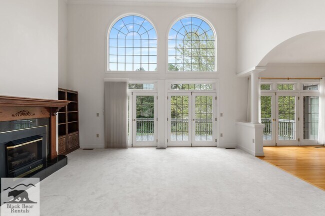 Building Photo - South AVL - Grand Residence in The Cotswol...