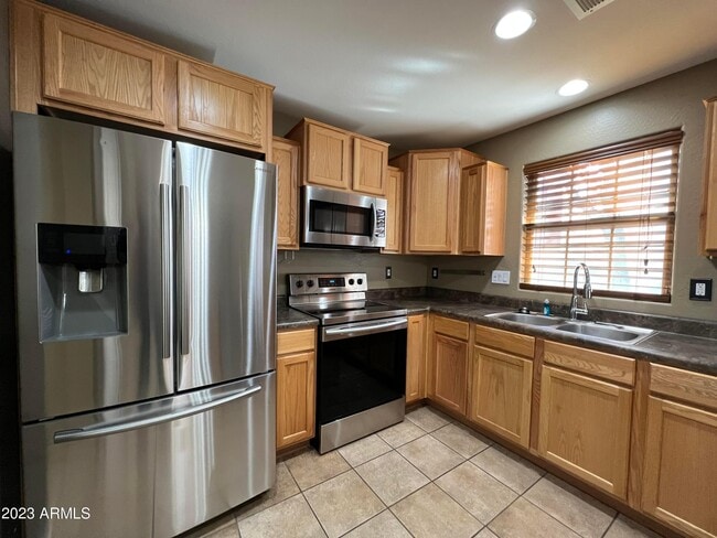 Building Photo - 2709 E Bart St