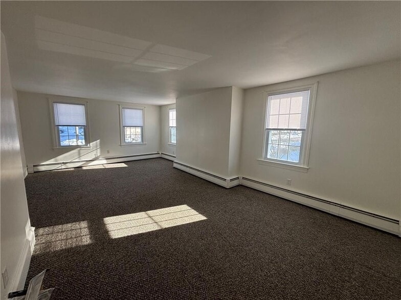 Building Photo - 1595 Main St