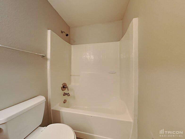 Building Photo - 10323 Frog Pond Dr