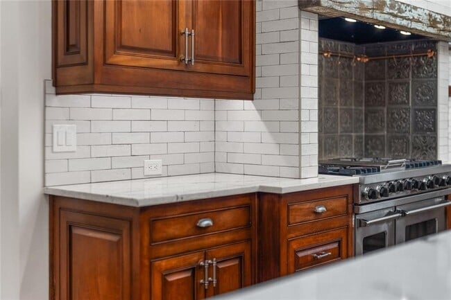 Building Photo - 390 Hembree Rd