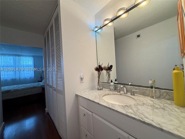 Building Photo - 9511 Collins Ave