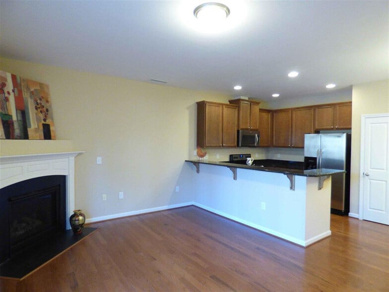 Building Photo - 1622 Holly Grove Way