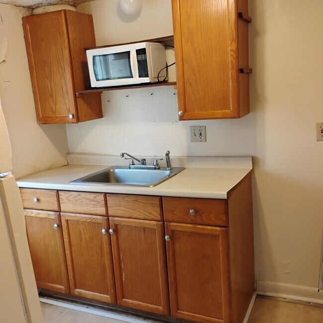 Building Photo - 452A Hudson Avenue - 2