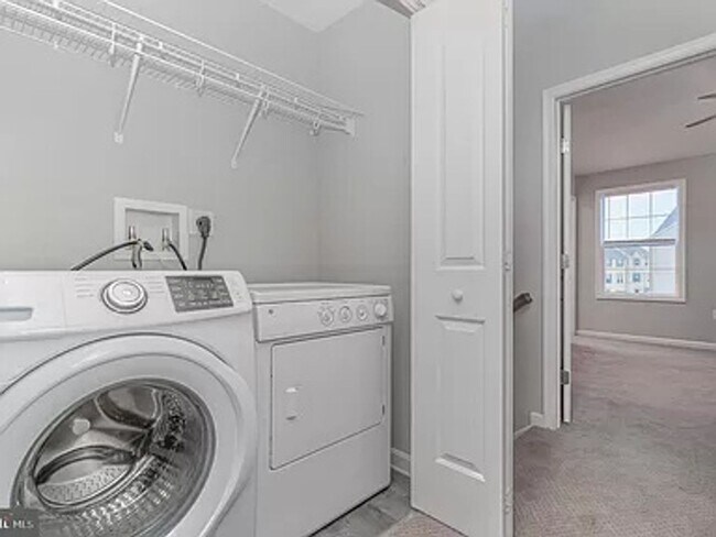 Building Photo - 3 Bedroom Townhome in Hanover