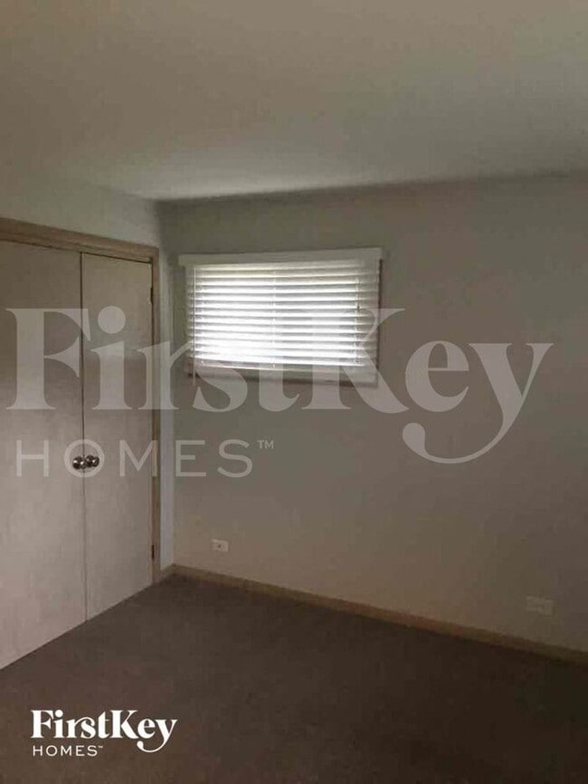 Building Photo - 2543 Oakwood Drive
