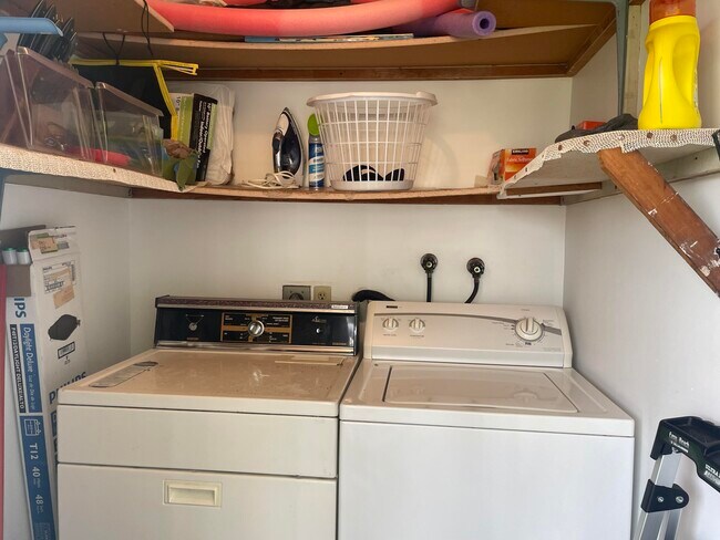 Building Photo - 705 Normandy Ln