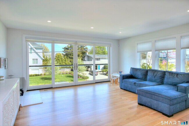 Building Photo - 26 Island Way