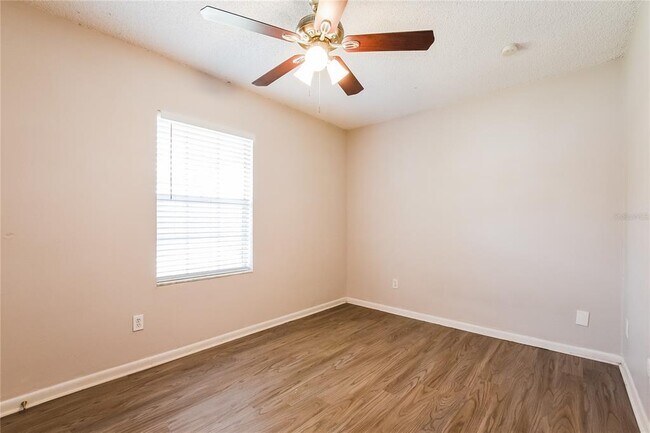 Building Photo - 705 Woodlawn Dr
