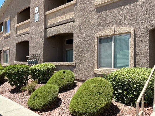 Building Photo - Condo 2 bedroom 2 bathroom Gated Entrance