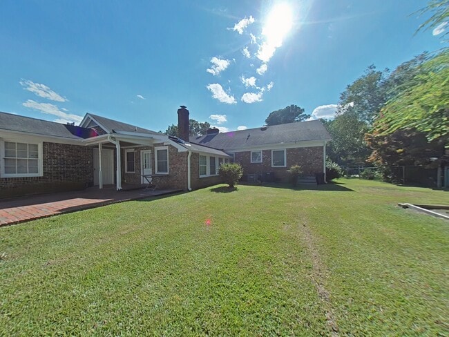 Building Photo - 239 Rainier Dr
