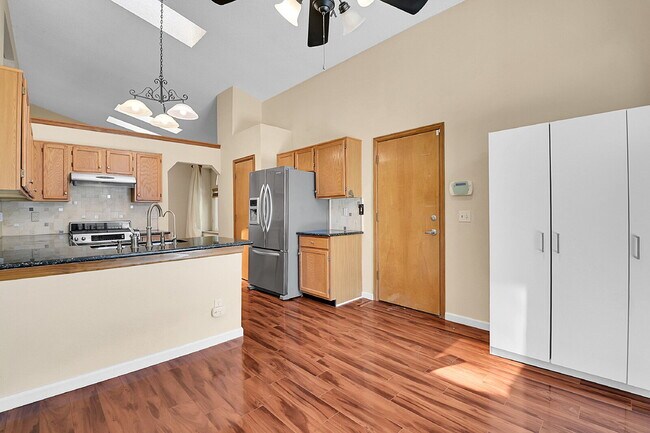Building Photo - $3,050.00, 4 bed, 3 bath, located in Auror...