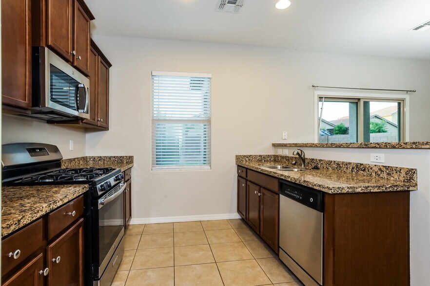 Building Photo - 4393 W Crescent Rd