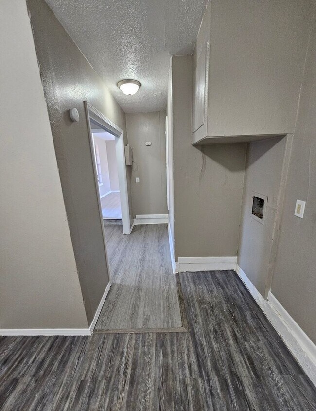 Building Photo - 4 Bedroom House Available in OKC