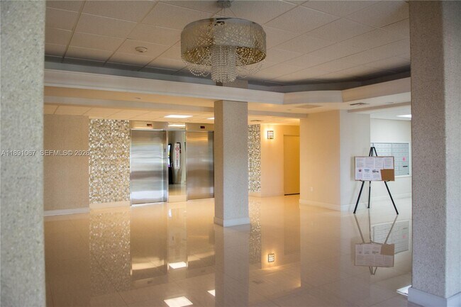 Building Photo - 1833 S Ocean Dr