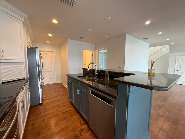 Building Photo - 1070 Sanibel Ct