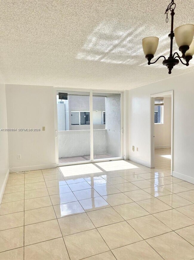 Building Photo - 10090 NW 80th Ct