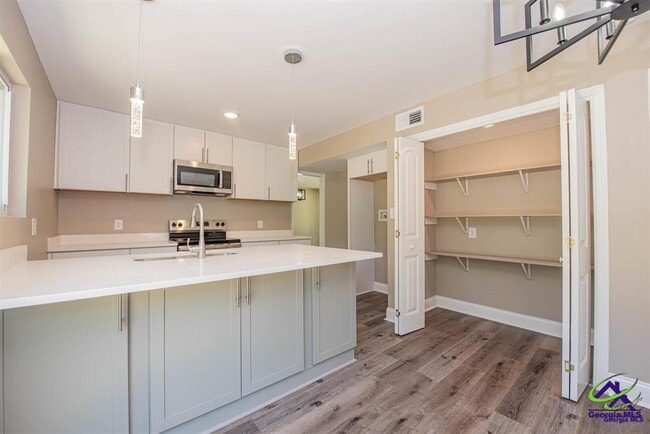 Building Photo - 401 Feagin Mill Rd