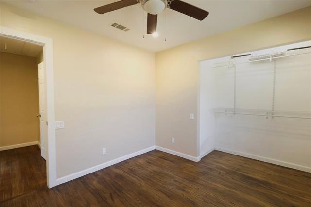 Building Photo - 1004 W Cayuga Dr