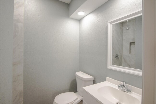 Building Photo - 540 Hensley Dr