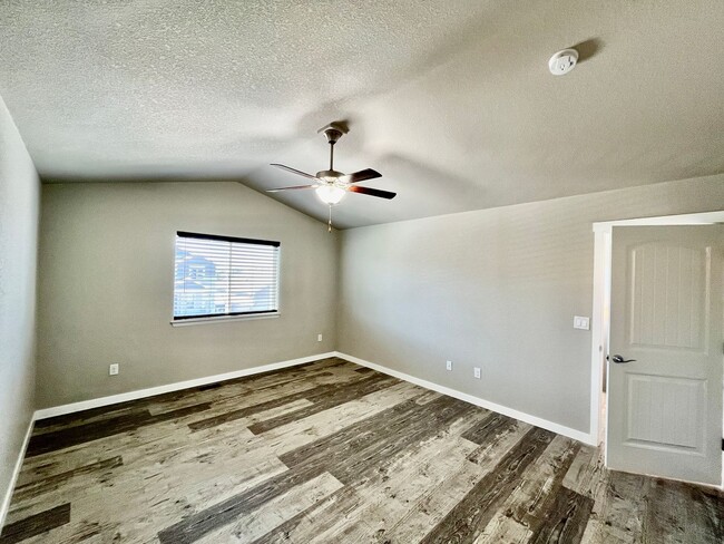 Building Photo - Beautiful 3 Bedroom Home in Lorson Ranch!