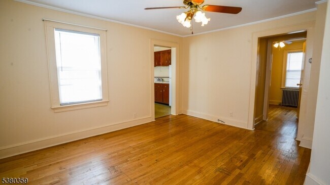 Building Photo - 307 Monroe St