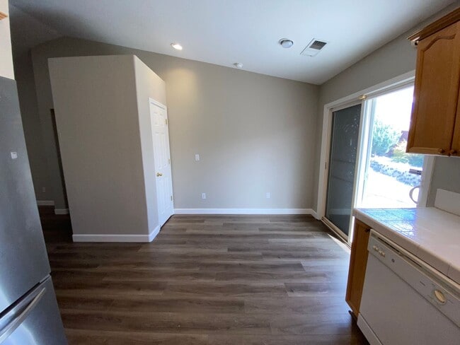Building Photo - Sky Vista in Stead - Single Story Home with Fireplace and Mountain Views