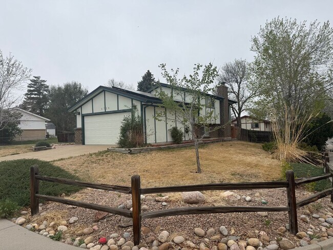 Building Photo - 4 Bedroom, 3 Bath home with 2 Car Attached Garage and RV Parking