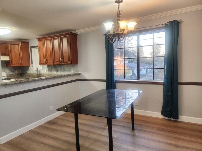 Building Photo - 736 N Garfield Ave