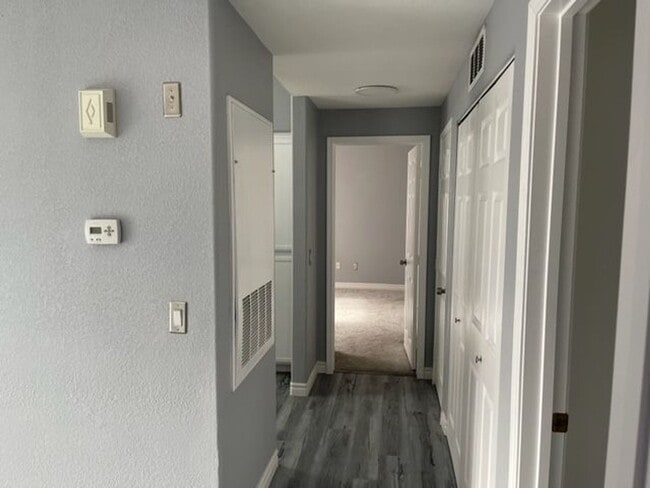 Building Photo - 2 Bedroom Condo in Silverado Ranch!