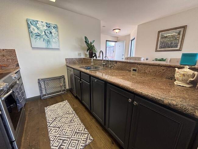 Building Photo - Ocean View Condo in Monterey 1 Bedroom/1 Bath