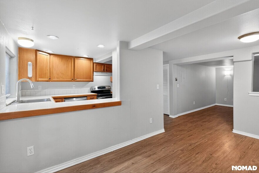 Building Photo - 30 W Navajo St