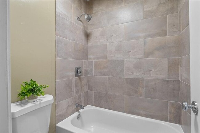 Building Photo - 80 Montre Square NW