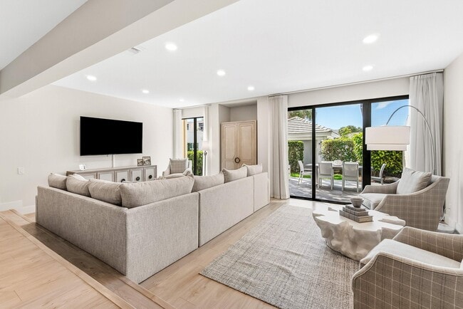 Building Photo - 2717 N Ocean Blvd