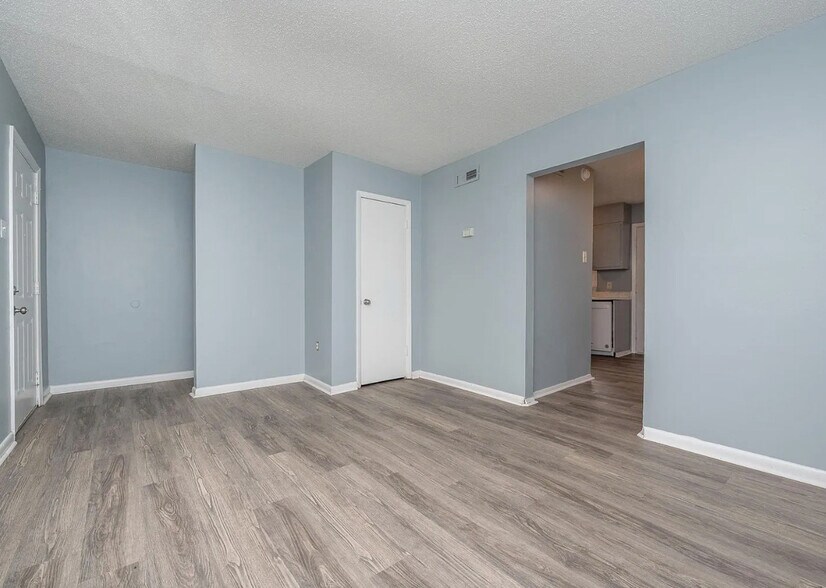 Primary Photo - Emerald Commons