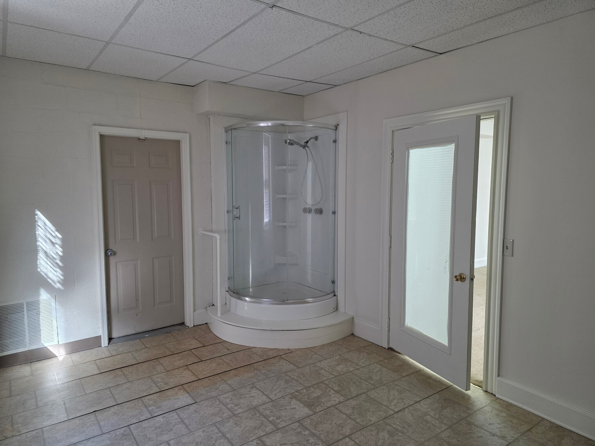 Building Photo - 64 Kenyon St