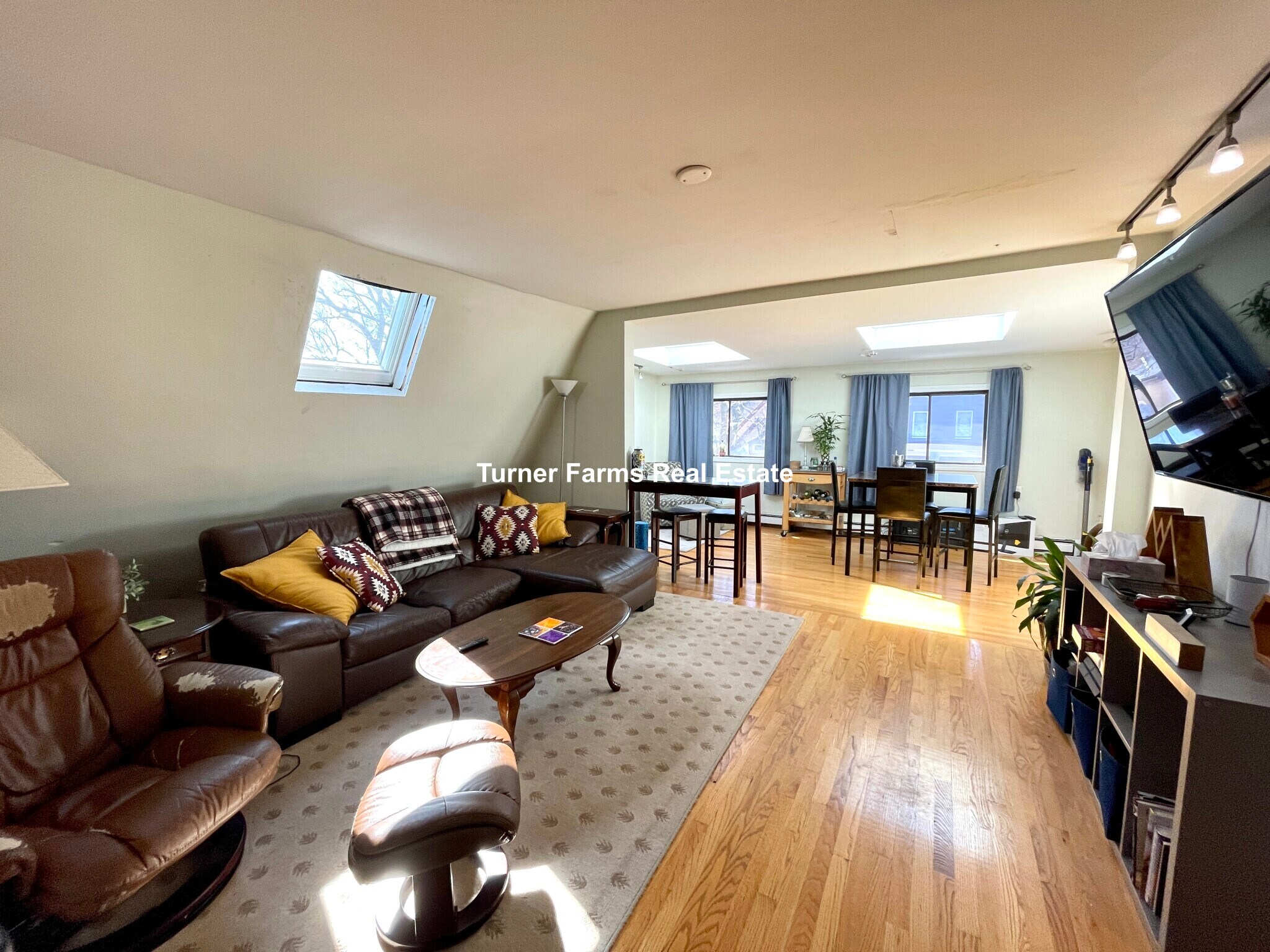 Building Photo - 10 Evergreen Ave