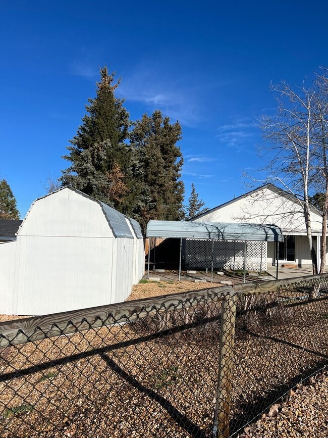 Building Photo - Duplex in SW Redmond