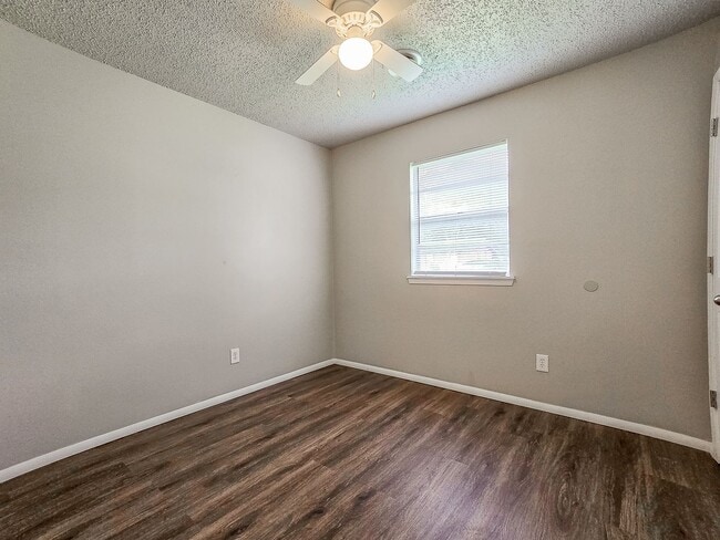 Building Photo - Newly Remodeled 4 bedroom 2 bath home in S...
