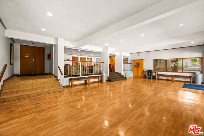 Building Photo - 4900 Overland Ave