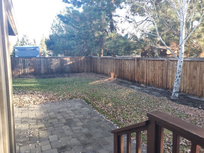 Building Photo - Stunning 4x2 with all bedrooms on the main...